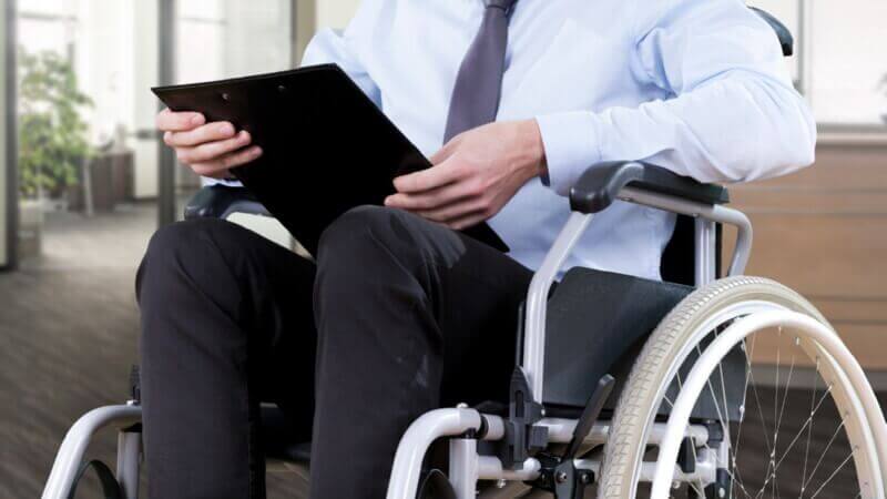 По каким причинам может появиться нужда получить кредит инвалиду?